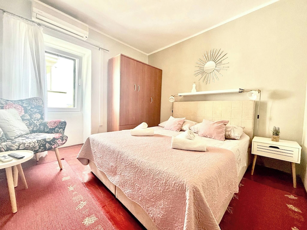 Cozy one Bedroom Apartment Pietra Storica