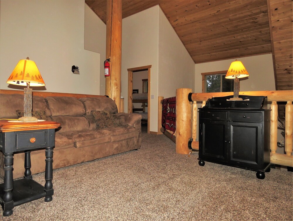 The Hideaway Hostel near Yellowstone view 3
