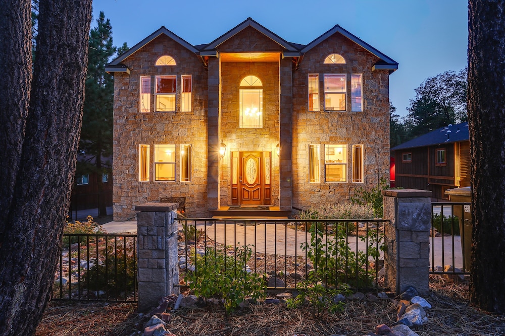 Spacious Big Bear Home w/ Game Room + Hot Tub!