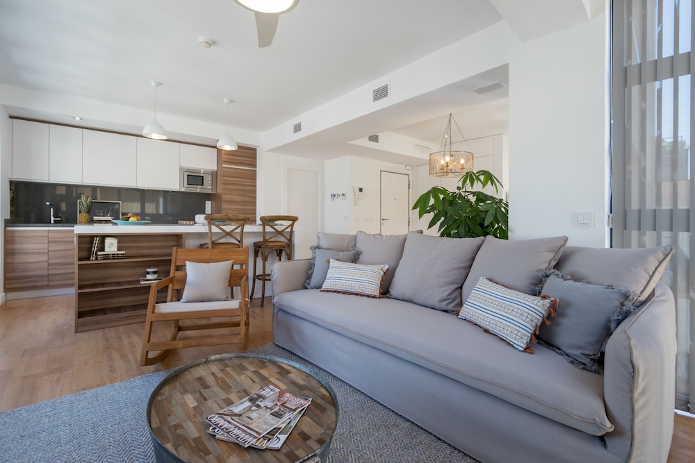 Chezmoihomes Plaza Nueva Premium