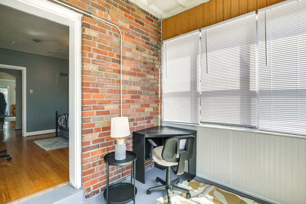 10 Mi to Downtown St Louis: Convenient Apartment!