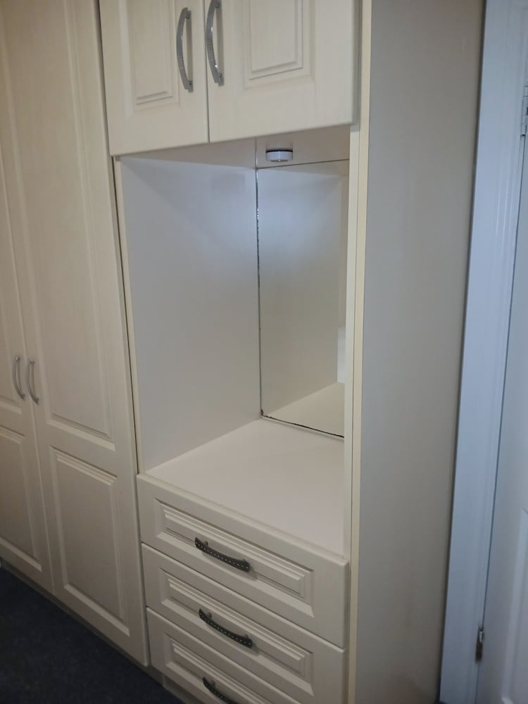 Galway 2-bed Apt, Sleeps 4, 5-min Walk to Station