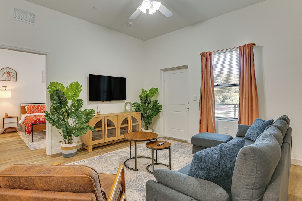 Walkable Downtown Labelle Apt w/ Private Balcony!