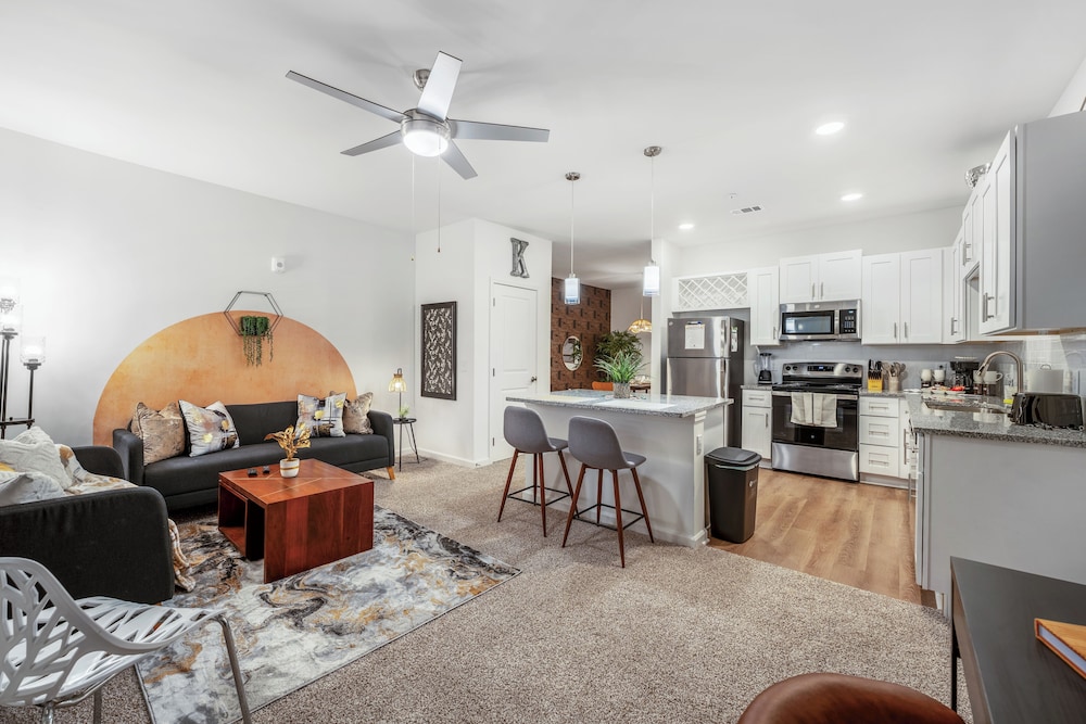 Luxurious Apartments - Pool Gym Bikes