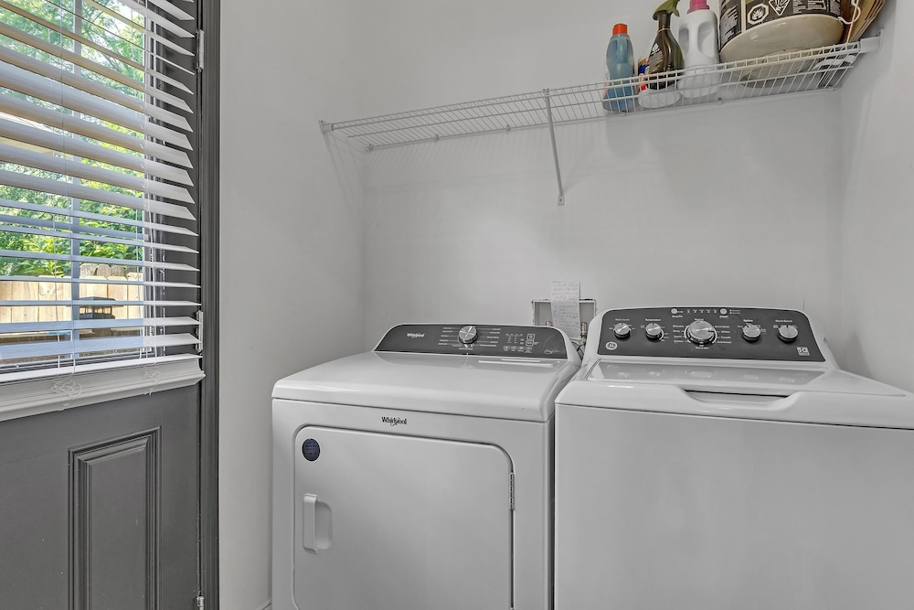 Stylish Bungalow Near Beltline & Breweries 4 Bedroom Bungalow