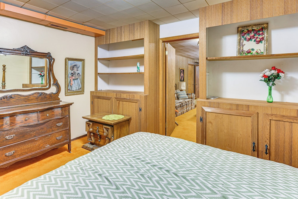 Half-mi to Atwood Lake: Spacious Home!