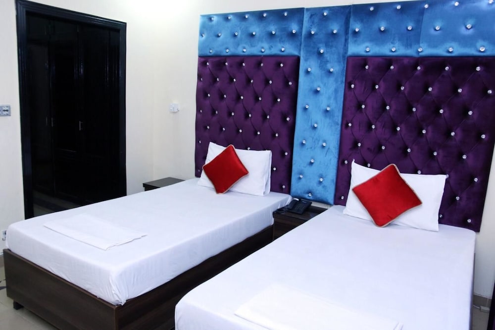 EXECUTIVE PALACE HOTEL LAHORE