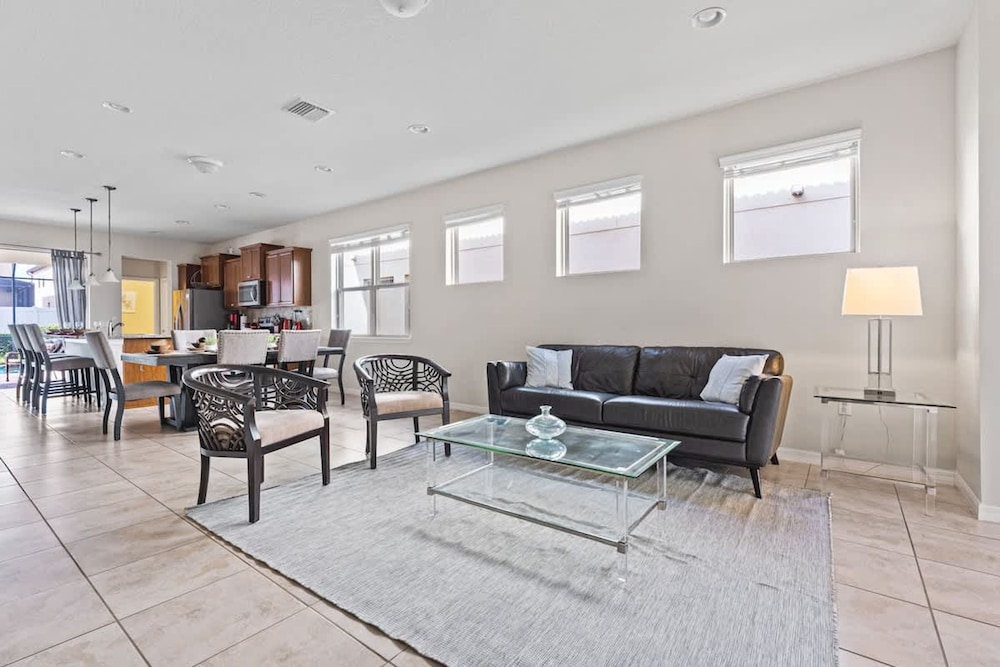 Pet Friendly Amazing 5 BR Sleeps 10 Ww2116