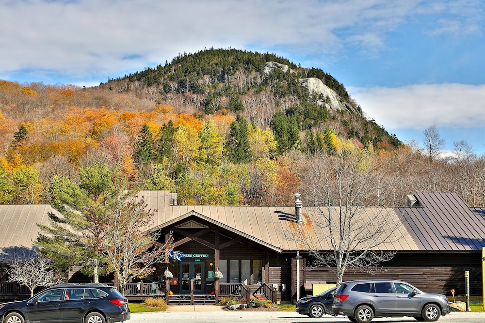 The Pico Escape: 3br/2ba Ski On/ski Off At Pico Mountain. Close To Killington. 3 Bedroom Condo