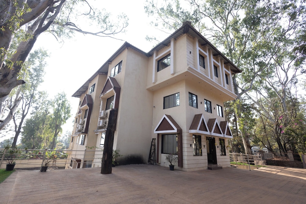 Green Paradise Hotel And Restaurant