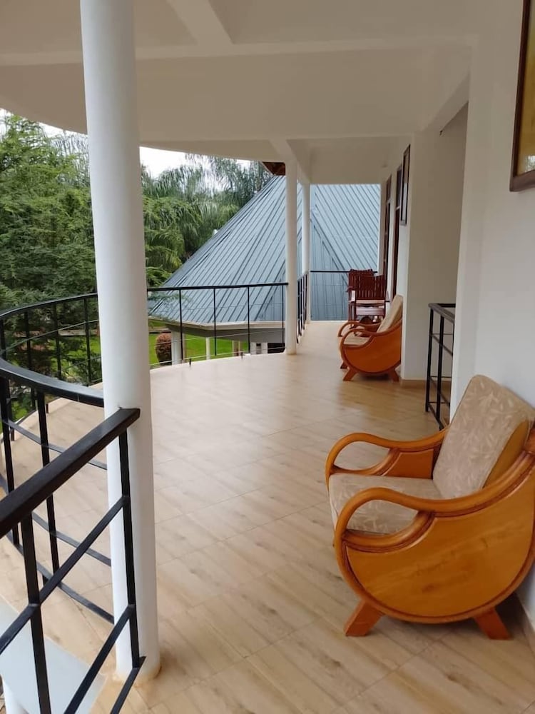 Hellen's Riverside Villas