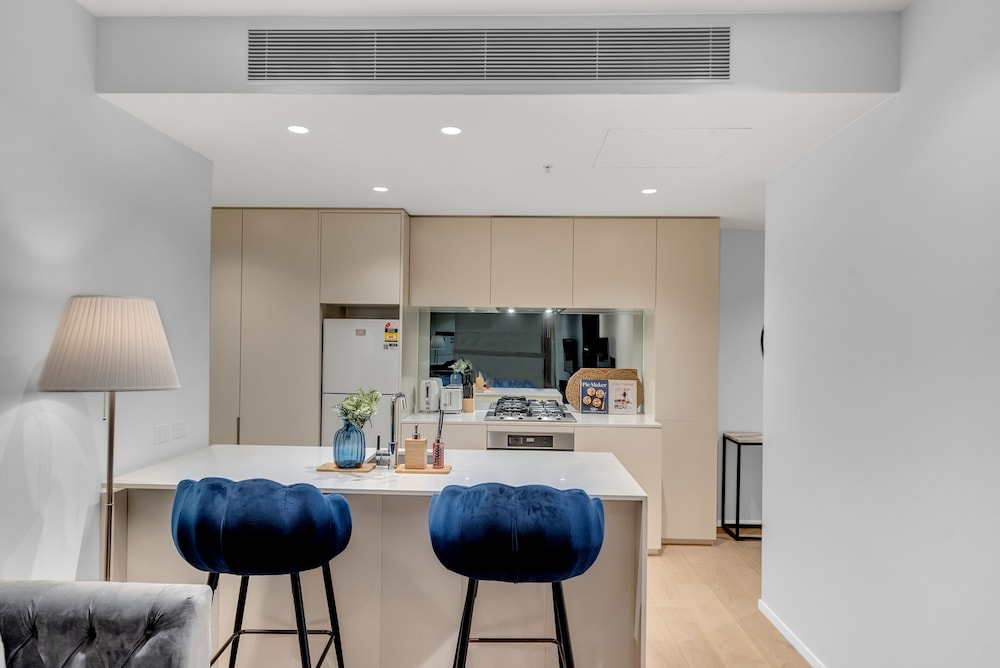 Melbourne Square Apartments