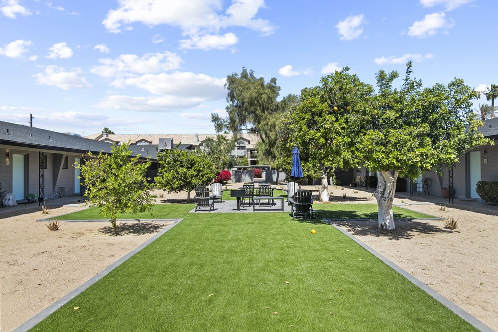 Citrus Blossom 1BR Condo with Pool view 4