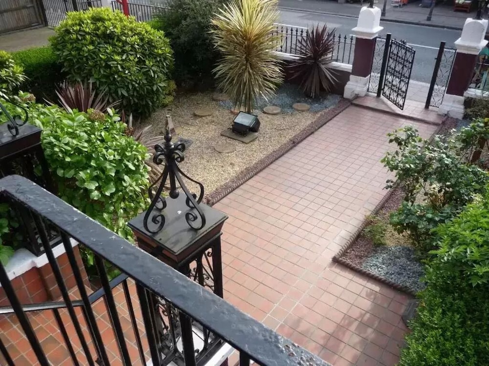 Crompton Guest House