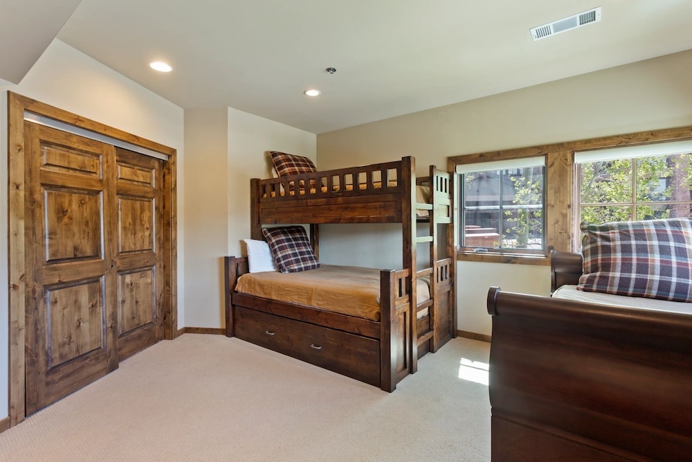 Stag Lodge at Deer Valley Resort - Three Bedroom Residence with Spa #13 3 Condo