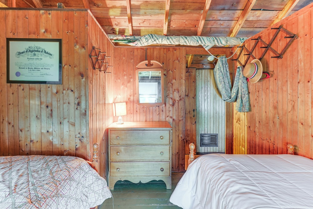 Dock, Beach, Views: Rustic Green Lake Cottage