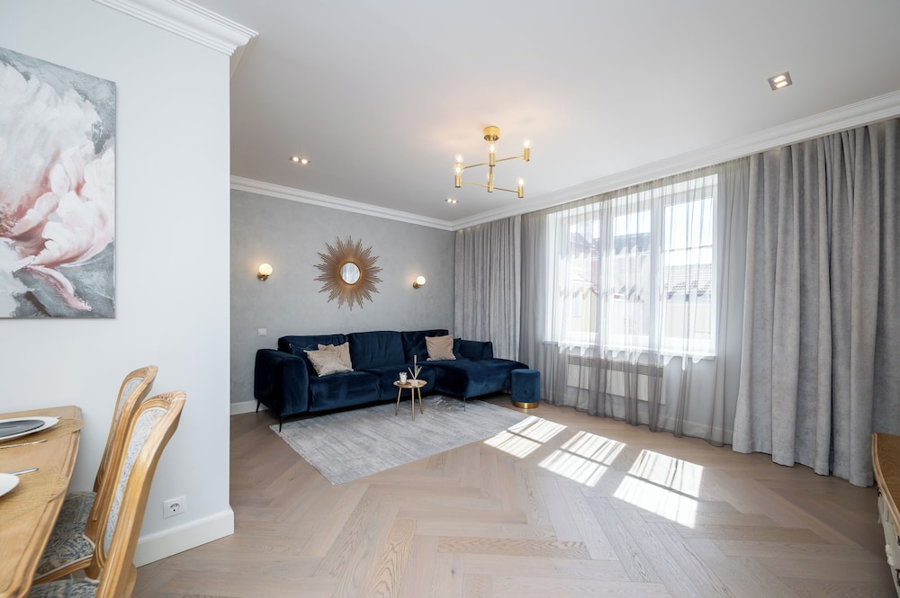 Toompea Castle 2 BR Old Town Apartment