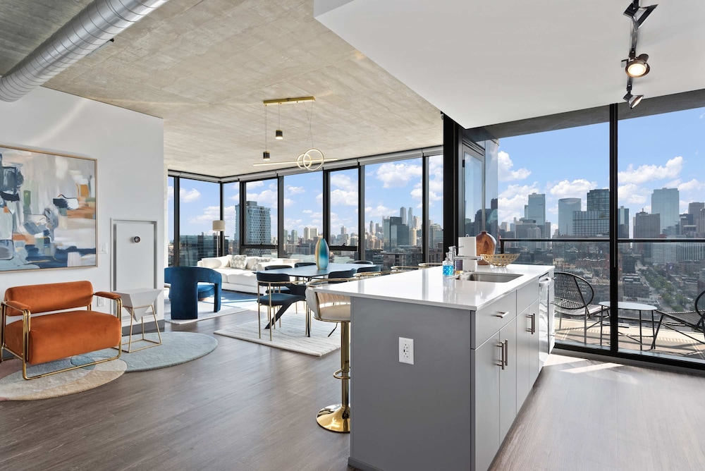 Cloud9 6 apt for 30ppl Fulton Market The Nouveau