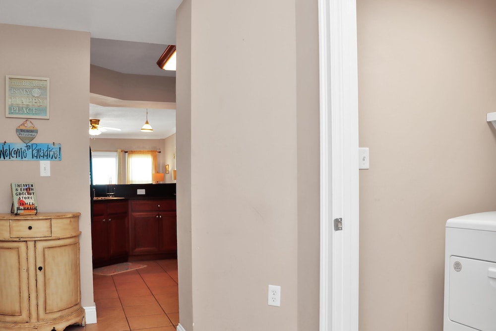 Paradise Shores 105