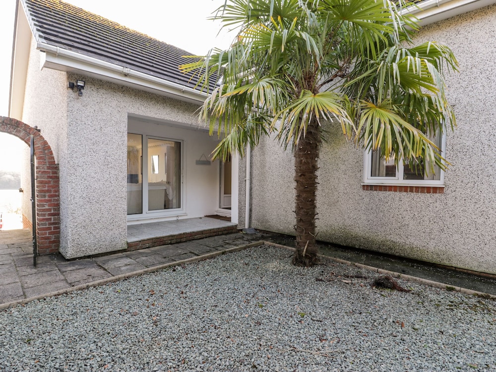 11 Glyn Garth Mews