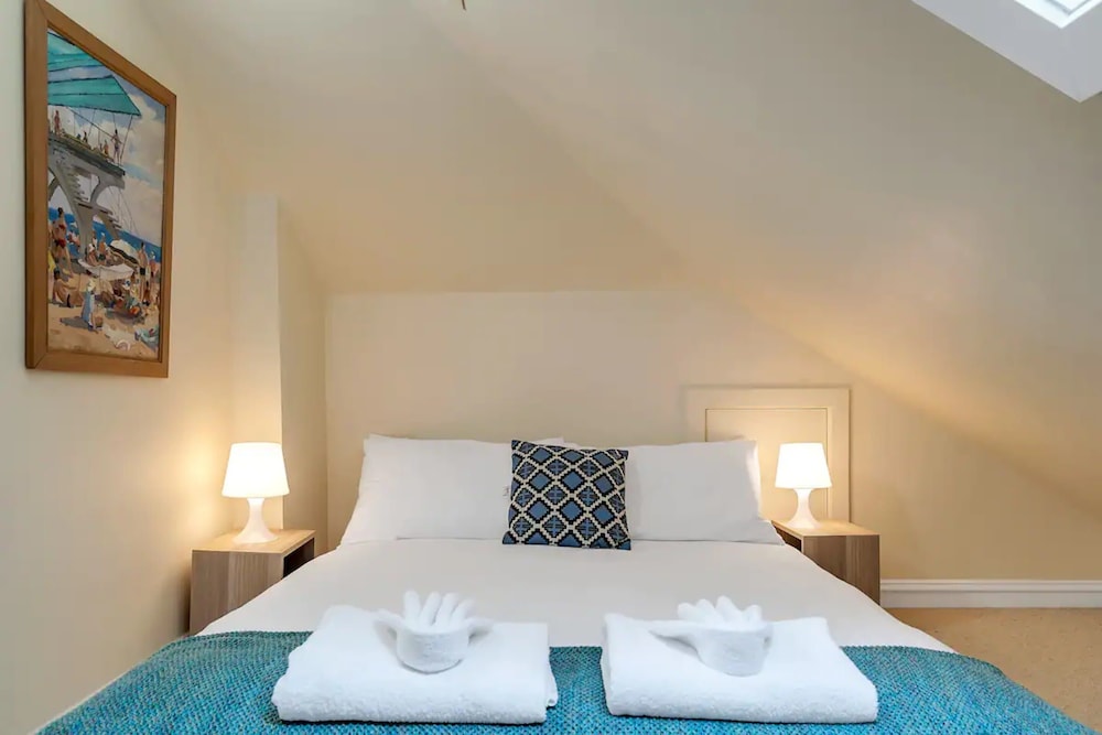 Charming Workers Cottage in a Perfect Enclave