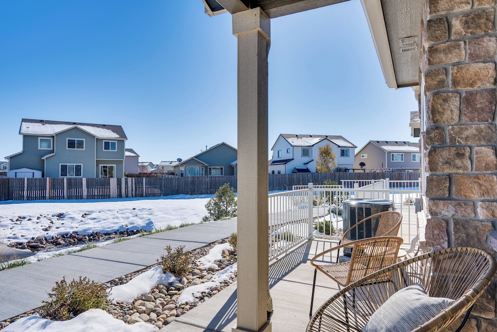10 Mi to Fort Carson: Newly Built Townhome!