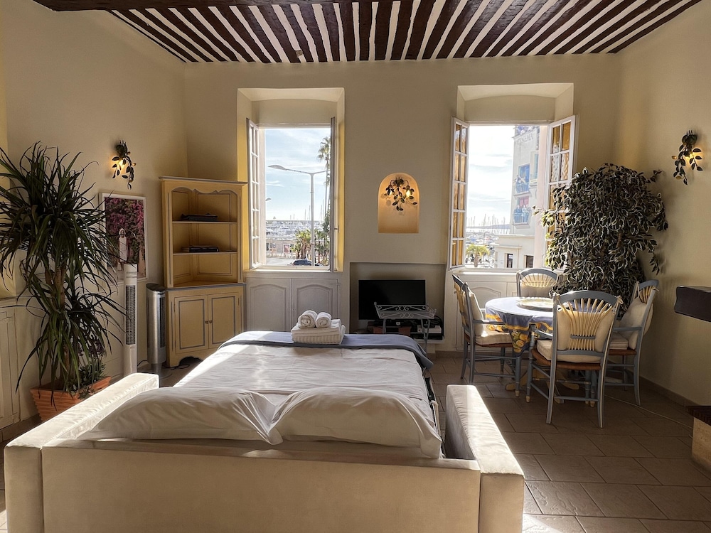 Very Charming Studio Apartment on Port in Cannes a Short Walk to Palais With Aircon and Internet - 411