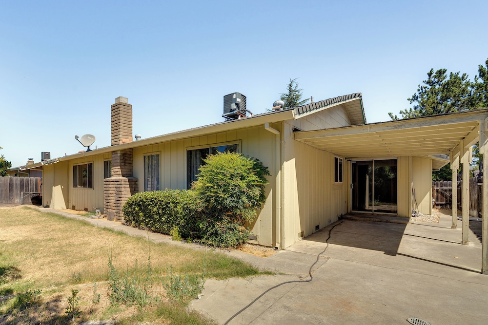 Updated Home in Suburbs - 10 Mi to Dtwn Stockton!
