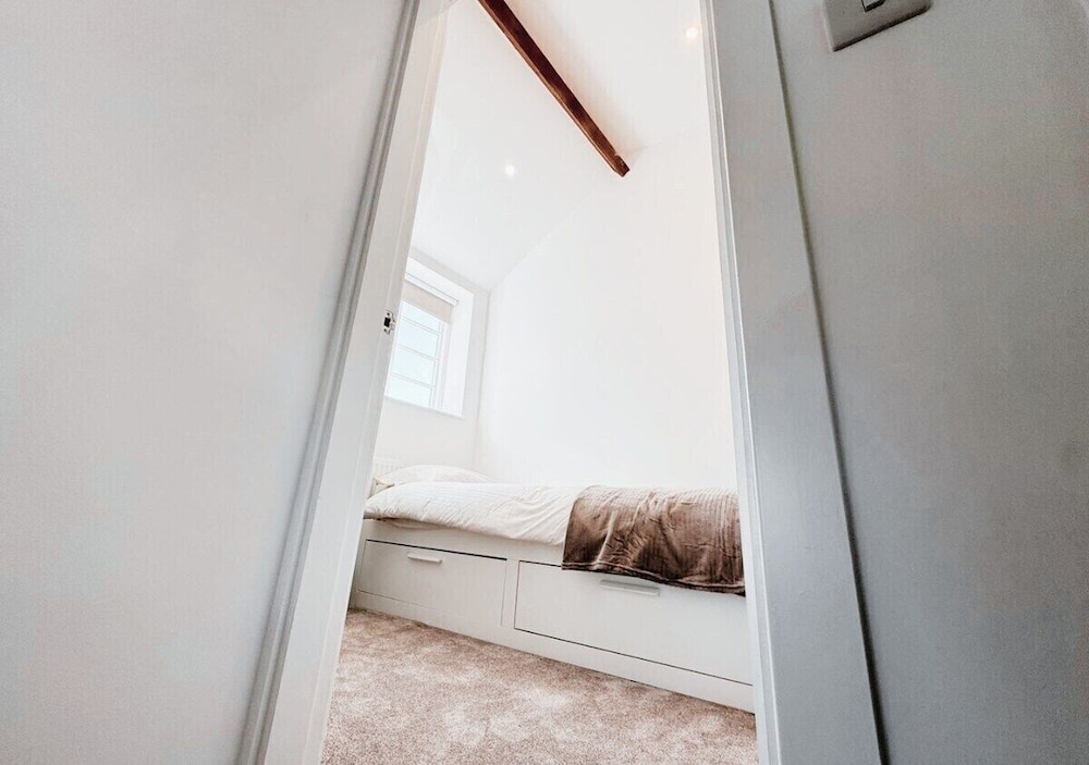 Cosy & Luxury 2BR Flat in Calverton