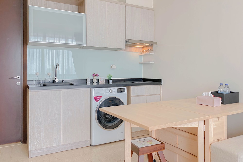 Big and Cozy 1BR with Working Room Menteng Park Apartment