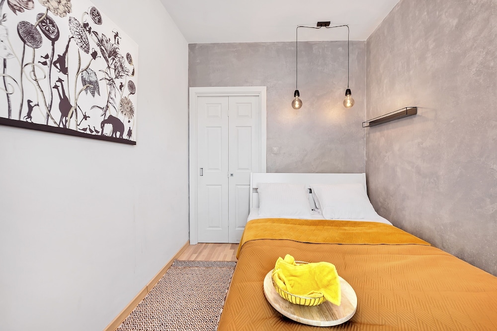 Lumina 4-room apartment in Center view 3