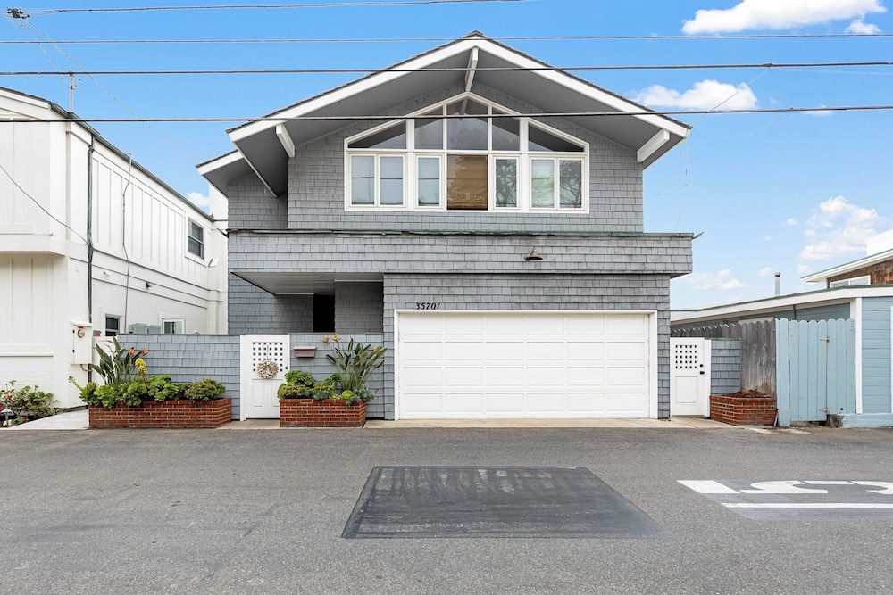 Unbeatable Beachfront Bliss w/ Ocean Views, Luxe Interiors & Patio Beach Road