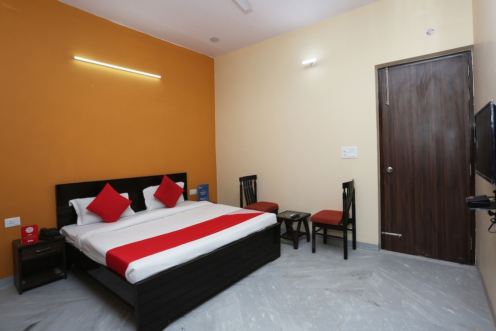 Noida Vacations - Capital O 30956 Moon Light - Property Image 5