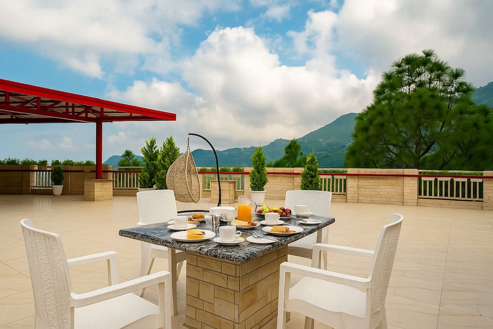 Hotel Shiva Lake - Near Mussoorie Lake