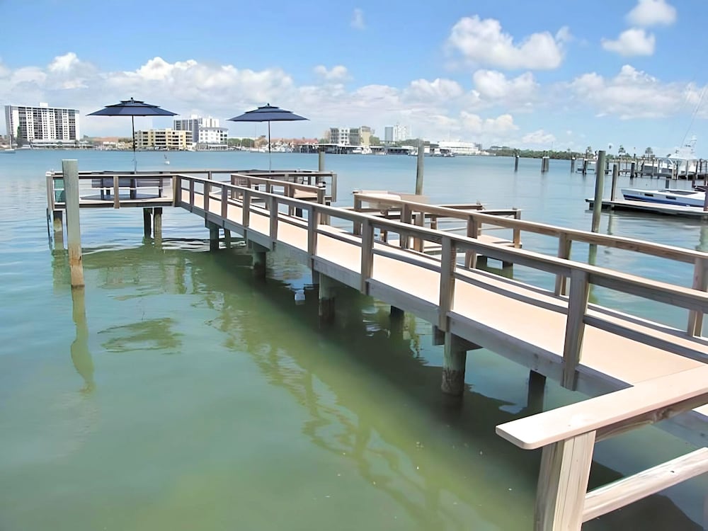 Charming 1940 Waterfront 2br-2ba Condo 2 Bedroom Condo by RedAwning view 4