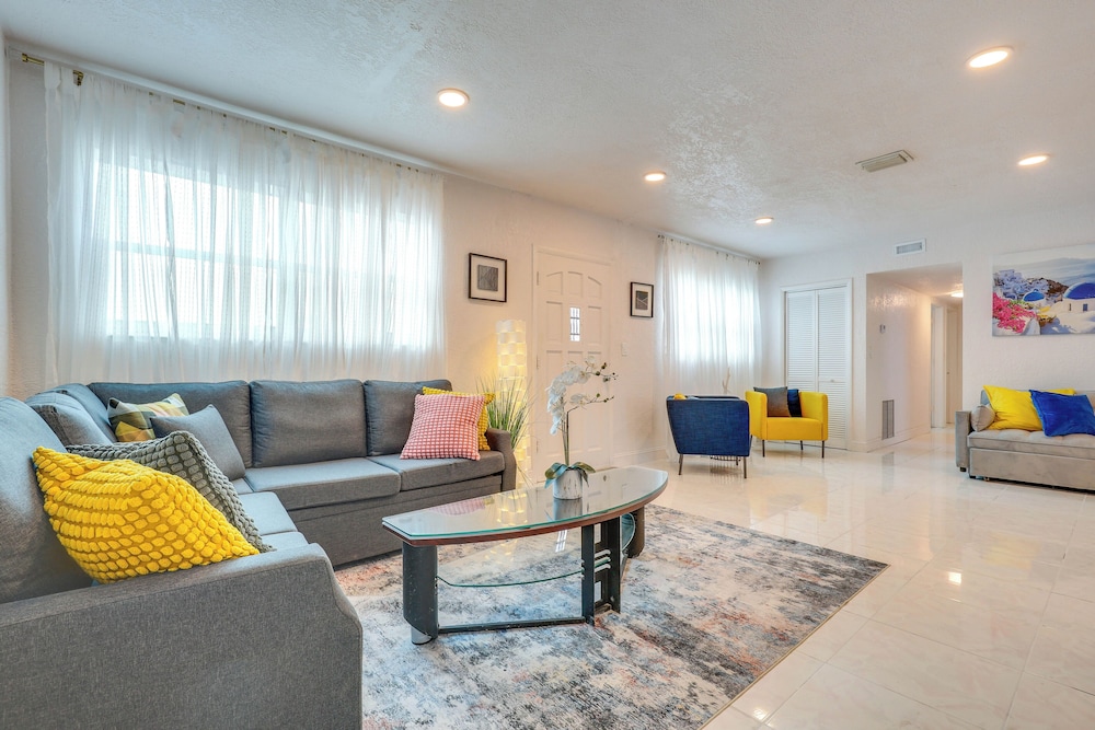 2 Mi to Hard Rock Stadium: Home w/ Spacious Yard