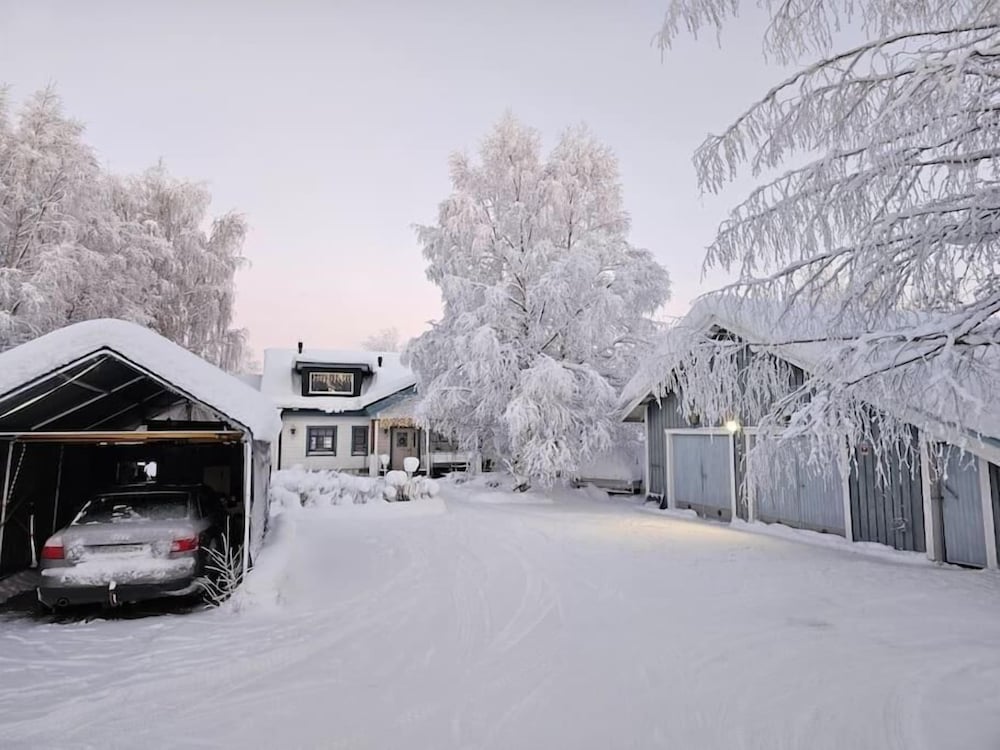 Cozy 3BR Riverside House with Sauna