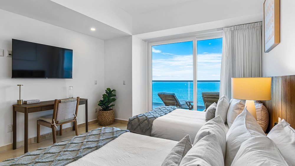 4BR Luxury Penthouse with Ocean Views