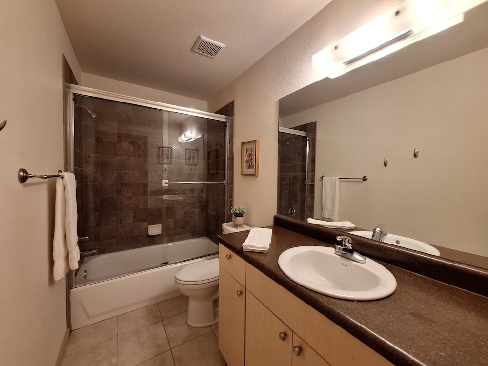 Rigden Retreat Garage, Dog Friendly, Near Trails