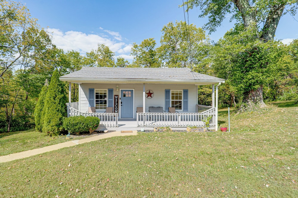 Walk to Main Street! Family Home in Williamstown