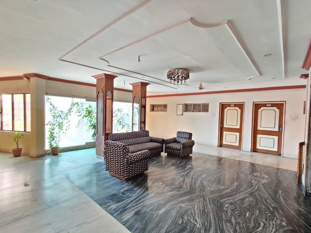Lobby & Reception