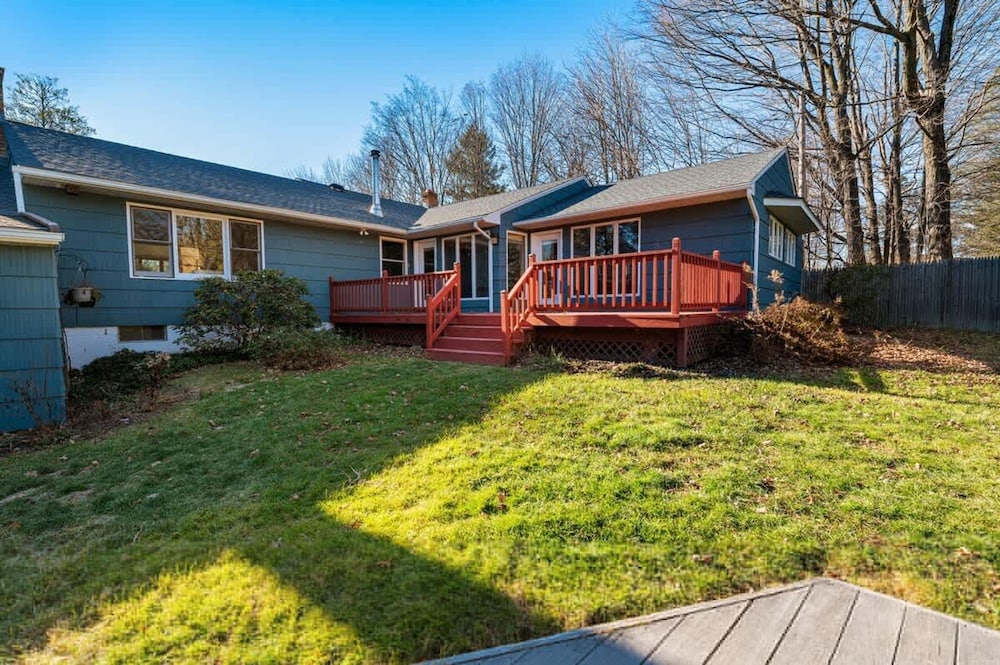 HV Spacious Retreat Sleeps 13 w Hot Tub