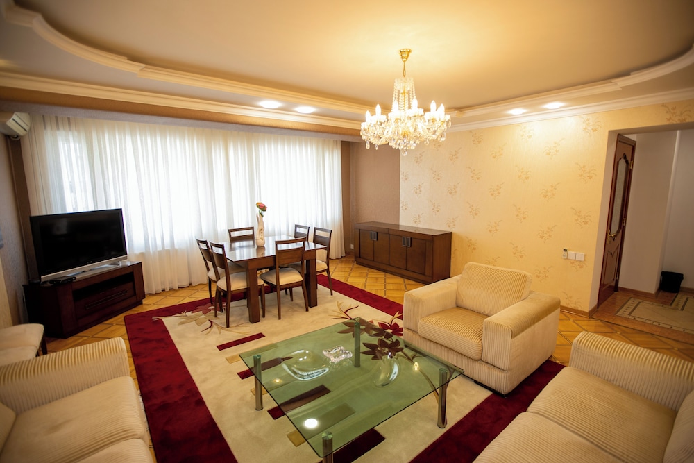 Dondar Apartment Formula 1 view