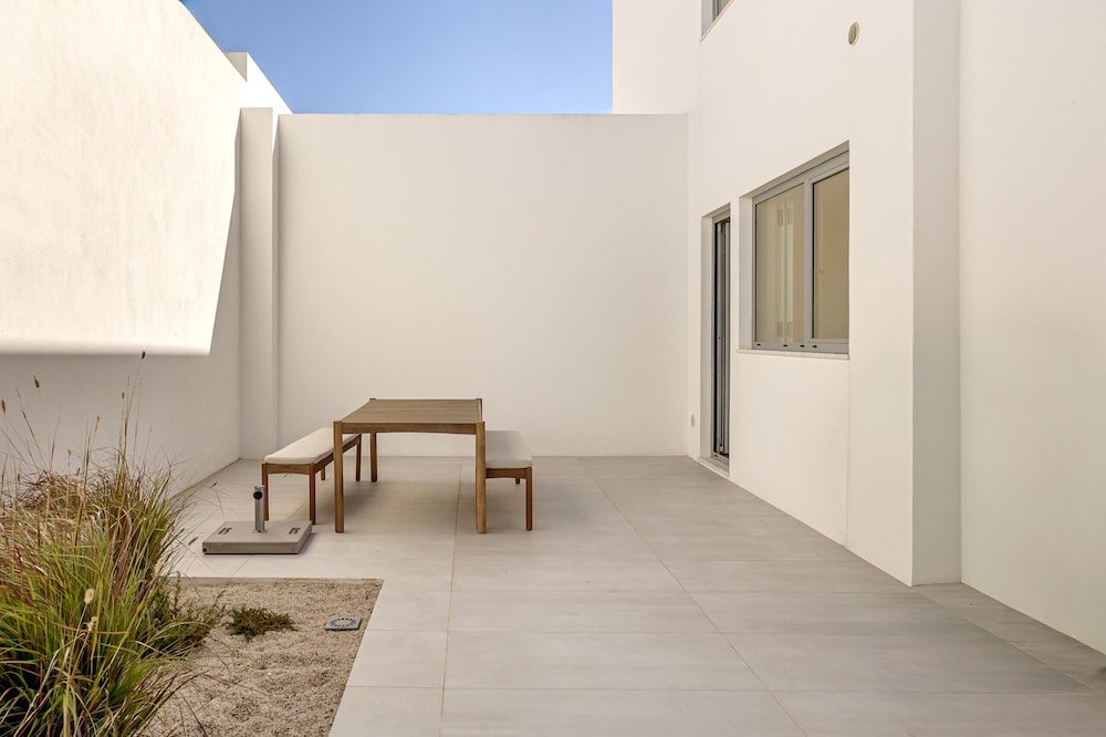 Ericeira Modern Bright With Pool by Homing