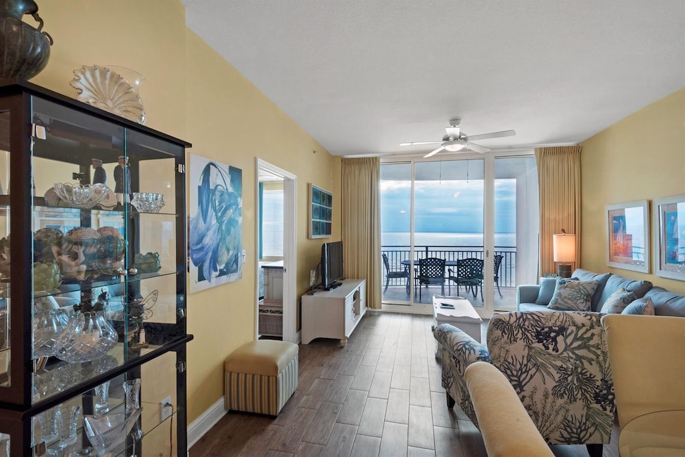 Aqua Resort 706