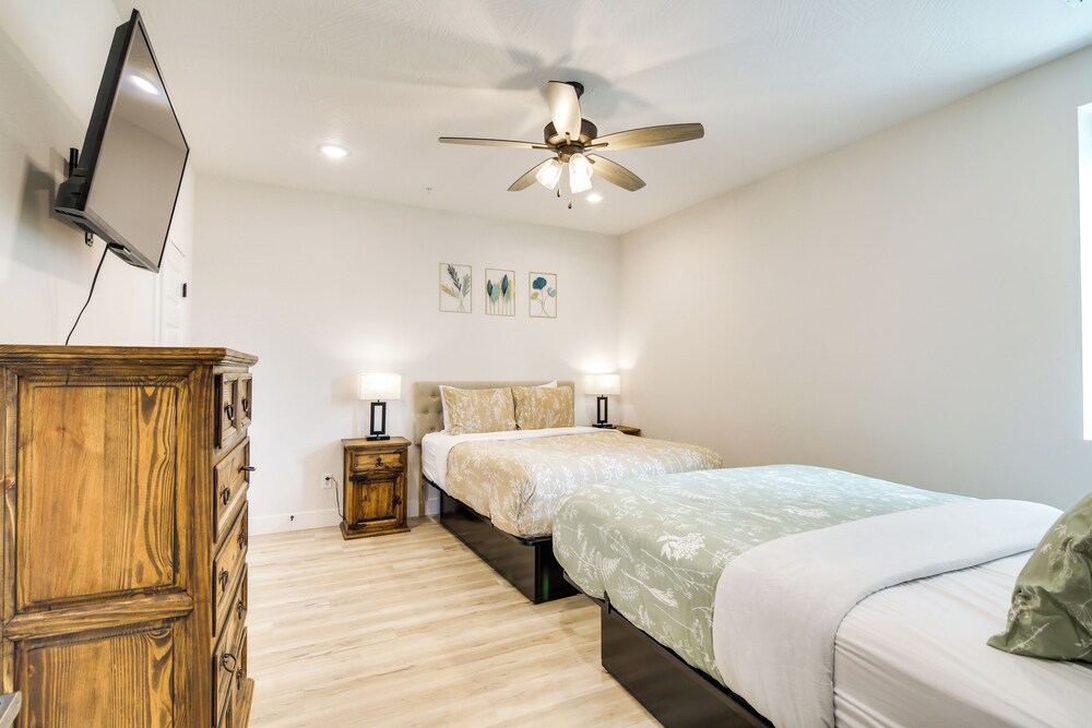 Table Rock Lake View & Games Galore: Family Lodge