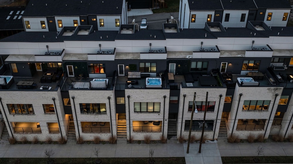 Luxe-tennessee Row-heart of Gulch-mins to Broadway