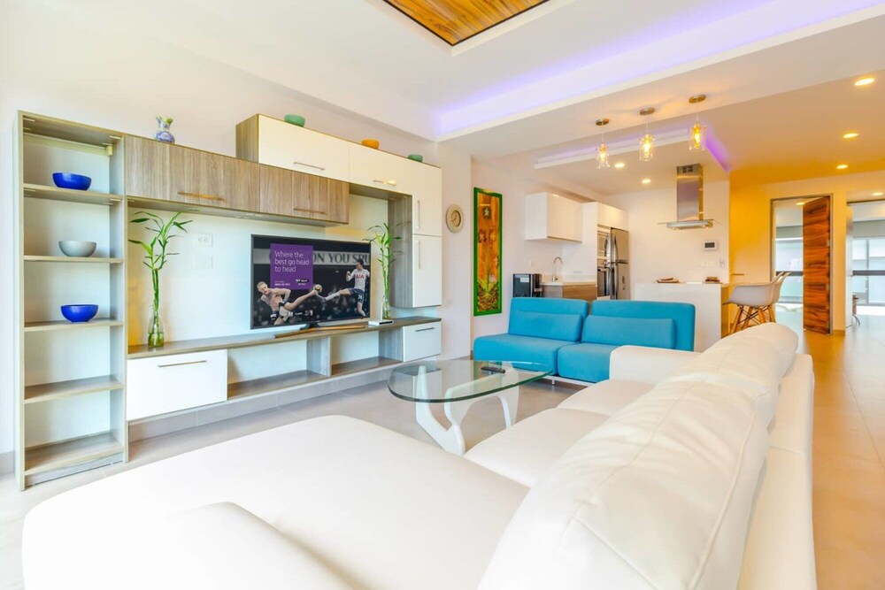 Large 2 BR Close to Beach AC Rooftop Pool view 4
