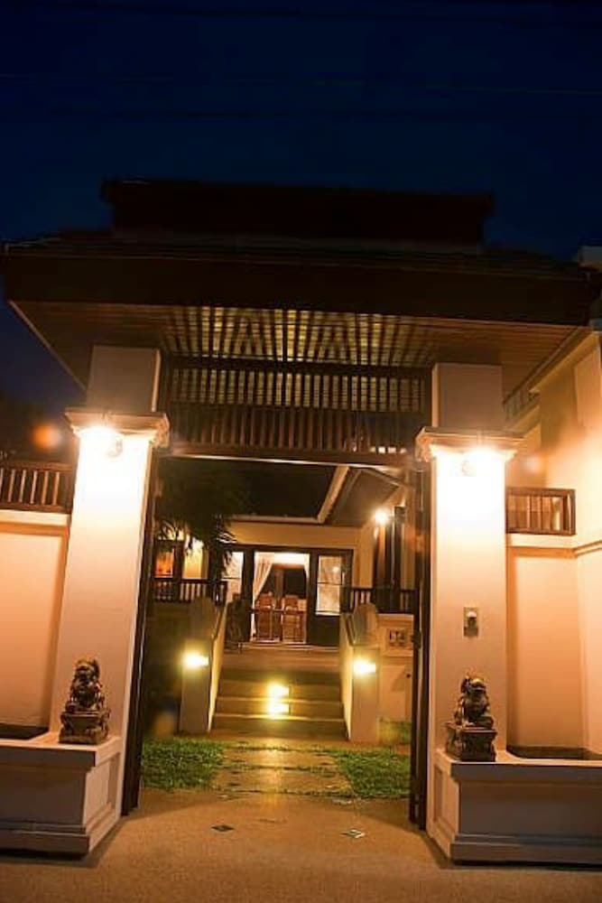 4 Bedroom Private Bali Style Villa HH1
