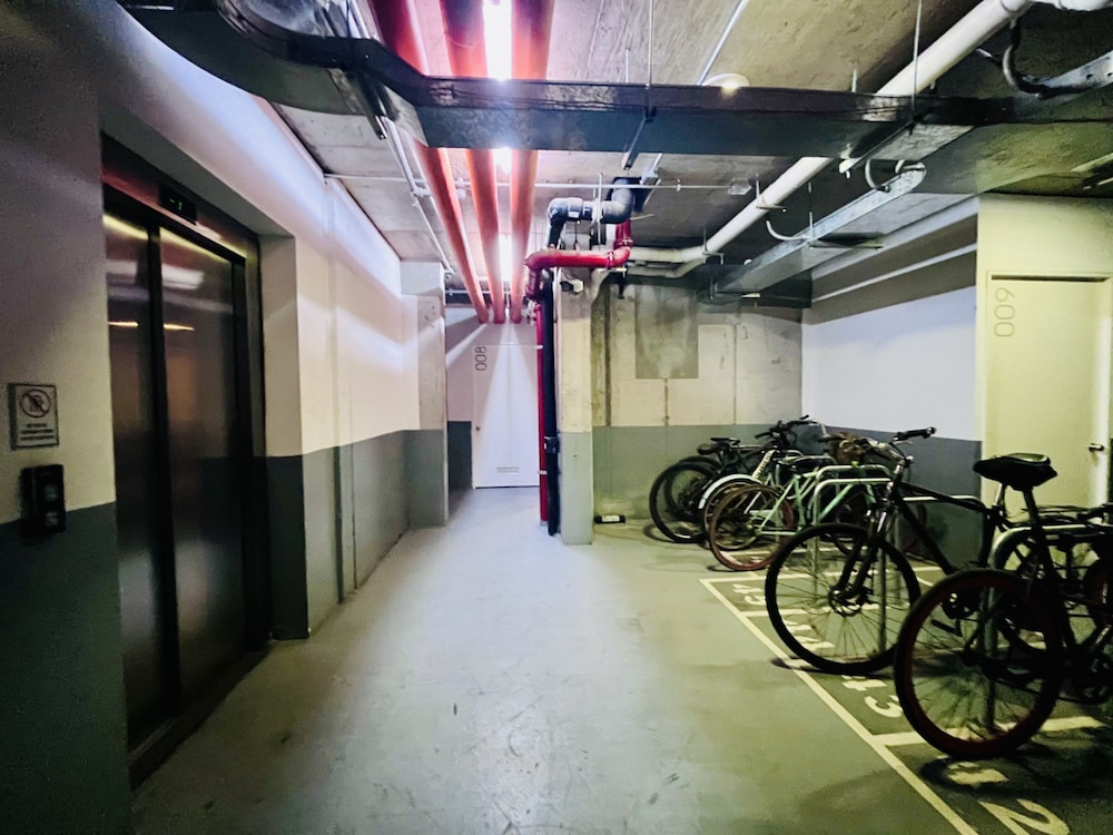 Urbano Art Stico Santa Elvira Laundry Parking Terrace